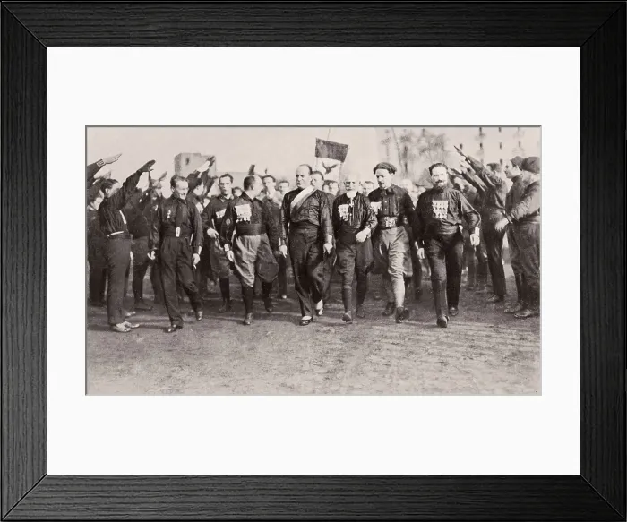 Framed Print : Italy. March on Rome. Arrival of the fascist suite to Naples (24th October 1922) Framed Print : Italy. March on Rome. Arrival of the fascist suite to Naples (24th October 1922)