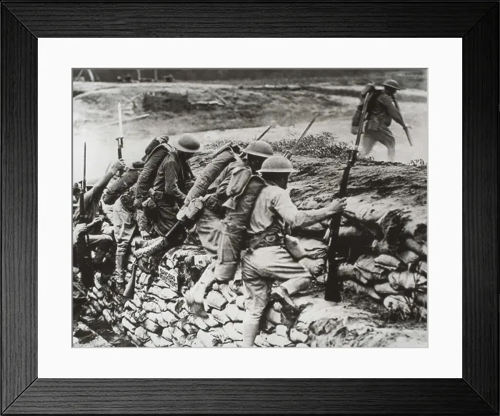 Framed Print : World War I. English soldiers offensive outside the trenchs. AISA / Everett Collection**US SALES ONLY**
