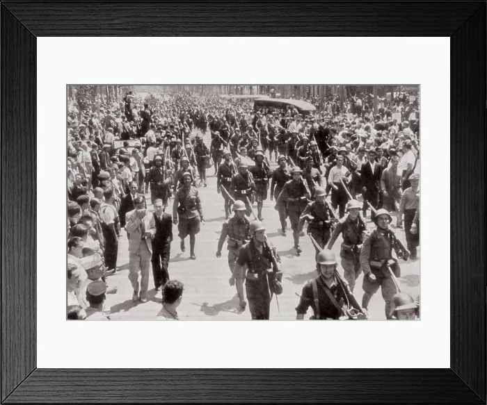 Framed Print : SPAIN. Barcelona. Spanish Civil War (1936-1939). Departure of republican troops from Barcelona (1936). AISA / Everett Collection**US SALES ONLY** Framed Print : SPAIN. Barcelona. Spanish Civil War (1936-1939). Departure of republican troops from Barcelona (1936). AISA / Everett Collection**US SALES ONLY**