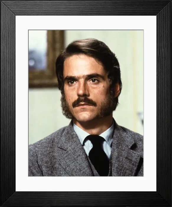 Framed Print : THE FRENCH LIEUTENANT'S WOMAN, Jeremy Irons, 1981.United Artists / courtesy Everett Collection