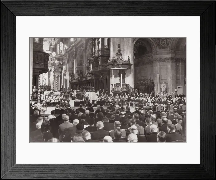 Framed Print : Churchill, Sir Winston Leonard Spencer (1874-1965). Funeral of Winston Churchill inside the Saint Paul's Cathedral in London, held on the 30th January 1965 Framed Print : Churchill, Sir Winston Leonard Spencer (1874-1965). Funeral of Winston Churchill inside the Saint Paul's Cathedral in London, held on the 30th January 1965