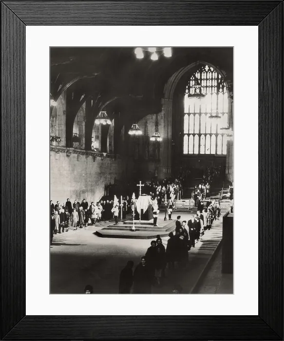 Framed Print : Churchill, Sir Winston Leonard Spencer (1874-1965). The British people pass before Winston Churchill's coffin in the Westminster cathedral on the 27th January 1965 Framed Print : Churchill, Sir Winston Leonard Spencer (1874-1965). The British people pass before Winston Churchill's coffin in the Westminster cathedral on the 27th January 1965