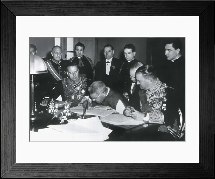 Framed Print : Vatican City (27th August 1953). Signature of the Concordat between Spain and the Holy See