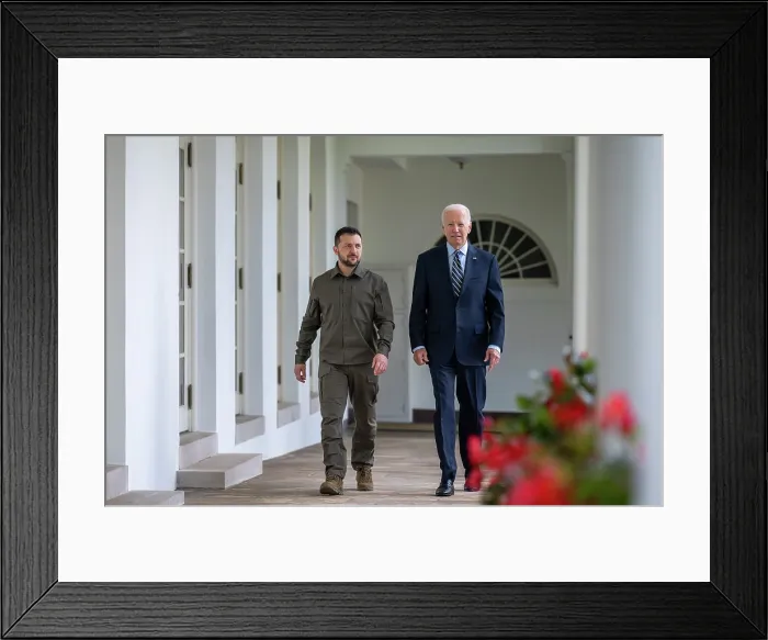 Framed Print : President Joe Biden and Ukrainian President Volodymyr Zelenskyy walk along the Colonnade of the West Wing of White House, Sept. 21, 2023. (BSLOC_2023_8_63)