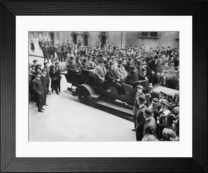 Framed Print : The jury in the Becker-Rosenthal murder trial under protected transport in NYC, May 14, 1914. They convicted corrupt New York City police Lt