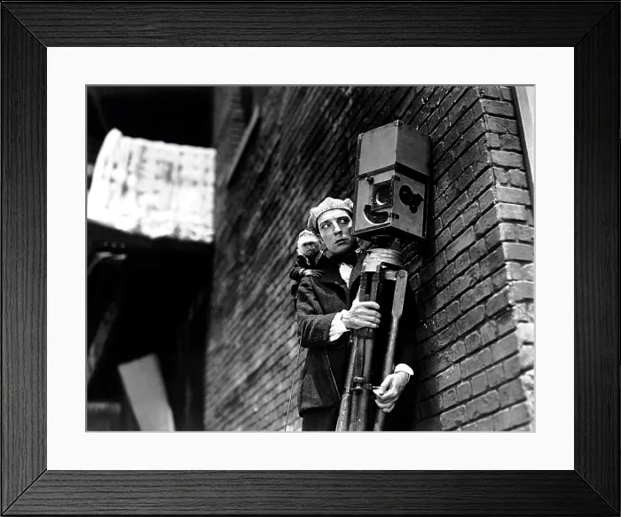 Framed Print : THE CAMERAMAN, Buster Keaton, 1928