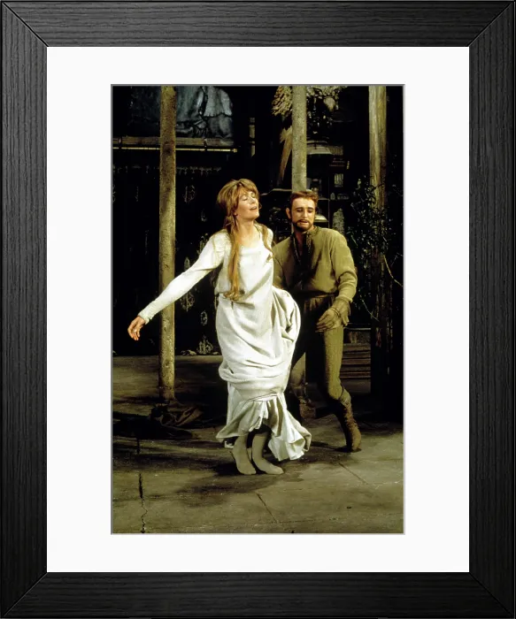 Framed Print : CAMELOT, from left: Vanessa Redgrave as Queen Guenevere, Richard Harris as King Arthur, 1967