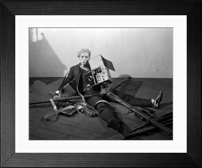 Framed Print : THE CAMERAMAN, Buster Keaton, 1928