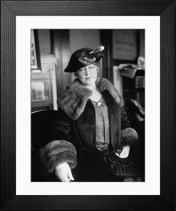 Framed Print : Lillian Russell, celebrated American actress of the Gilded Age in 1922, after her retirement Framed Print : Lillian Russell, celebrated American actress of the Gilded Age in 1922, after her retirement