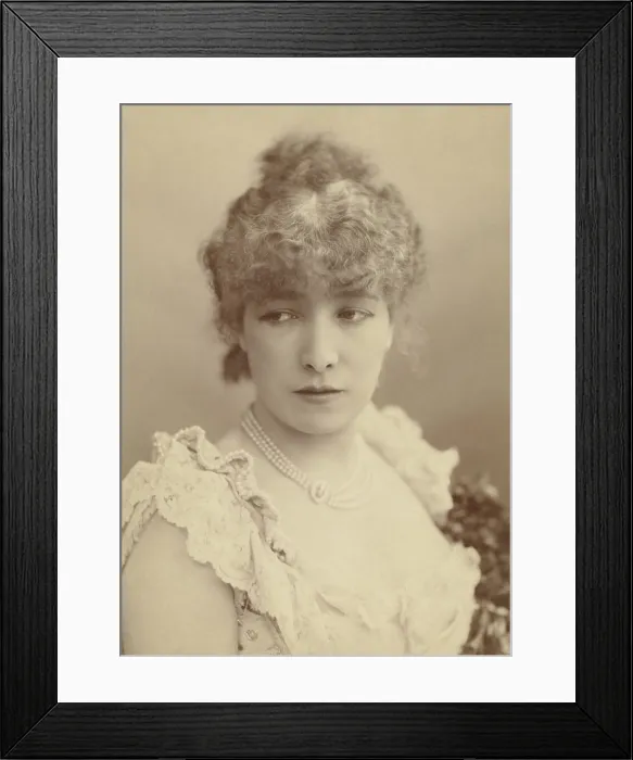 Framed Print : Sarah Bernhardt, great French stage actress who performed for 60 years, from 1862-1922. Photo by Paul Nadar (BSLOC_2017_12_7)