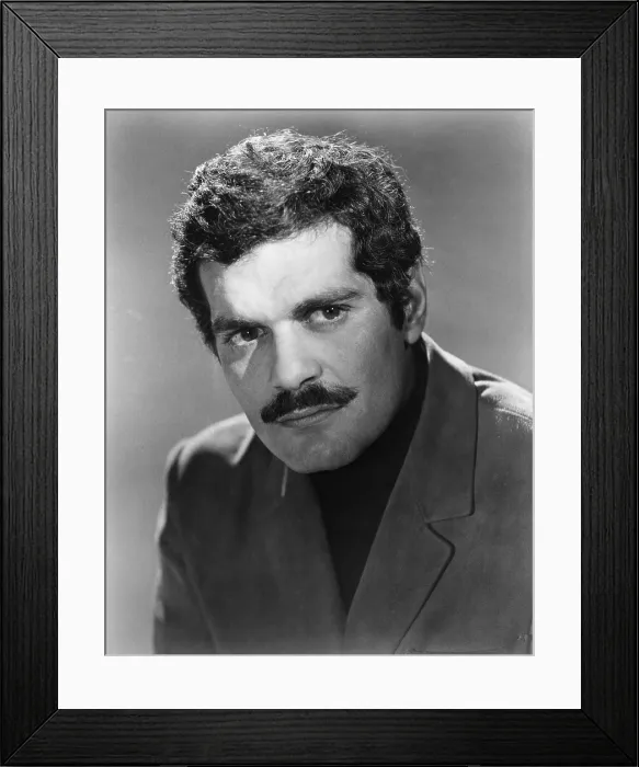 Framed Print : THE YELLOW ROLLS-ROYCE, Omar Sharif, 1964 Framed Print : THE YELLOW ROLLS-ROYCE, Omar Sharif, 1964