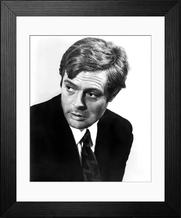 Framed Print : YESTERDAY, TODAY AND TOMORROW, (aka IERI, OGGI, DOMANI), Marcello Mastroianni, 1963