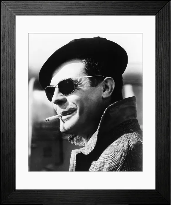 Framed Print : YESTERDAY, TODAY AND TOMORROW, (aka LERI, OGGI, DOMANI), Marcello Mastroianni, 1963