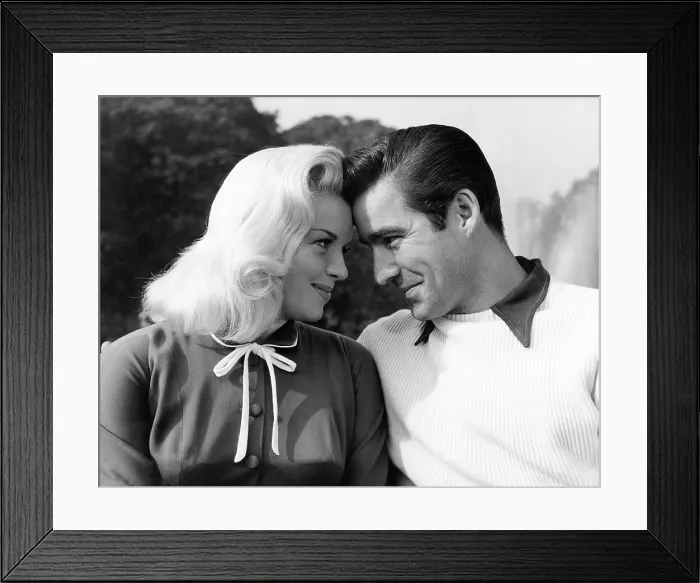 Framed Print : YIELD TO THE NIGHT, (aka BLONDE SINNER), Diana Dors, Michael Craig, 1956