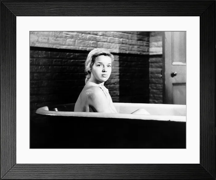 Framed Print : YIELD TO THE NIGHT, (aka BLONDE SINNER), Diana Dors, 1956