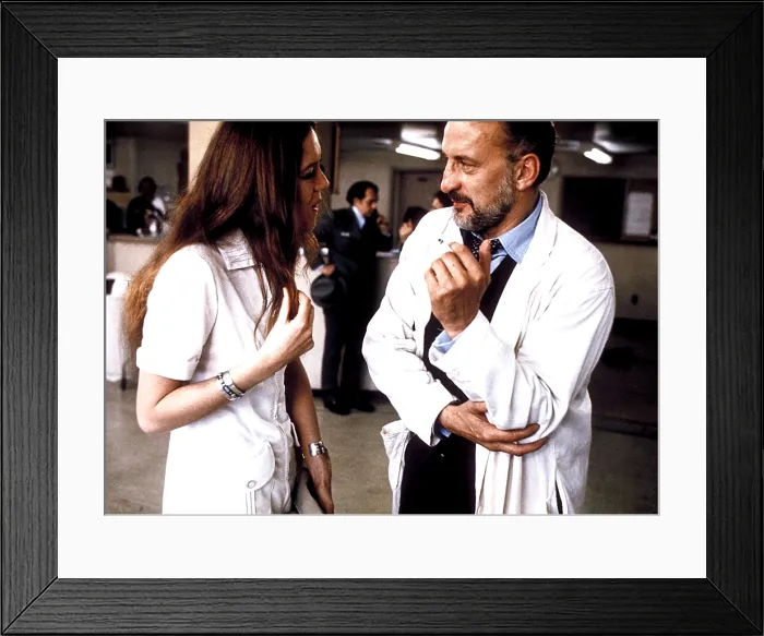 Framed Print : THE HOSPITAL, Diana Rigg, George C. Scott, 1971