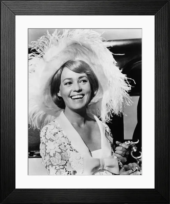 Framed Print : THE YELLOW ROLLS-ROYCE, Jeanne Moreau, 1964 Framed Print : THE YELLOW ROLLS-ROYCE, Jeanne Moreau, 1964