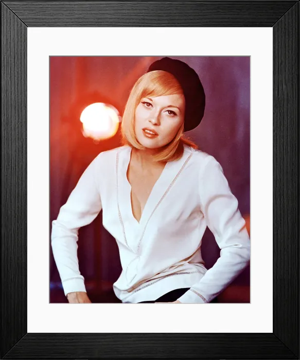 Framed Print : BONNIE AND CLYDE, Faye Dunaway, 1967 Framed Print : BONNIE AND CLYDE, Faye Dunaway, 1967
