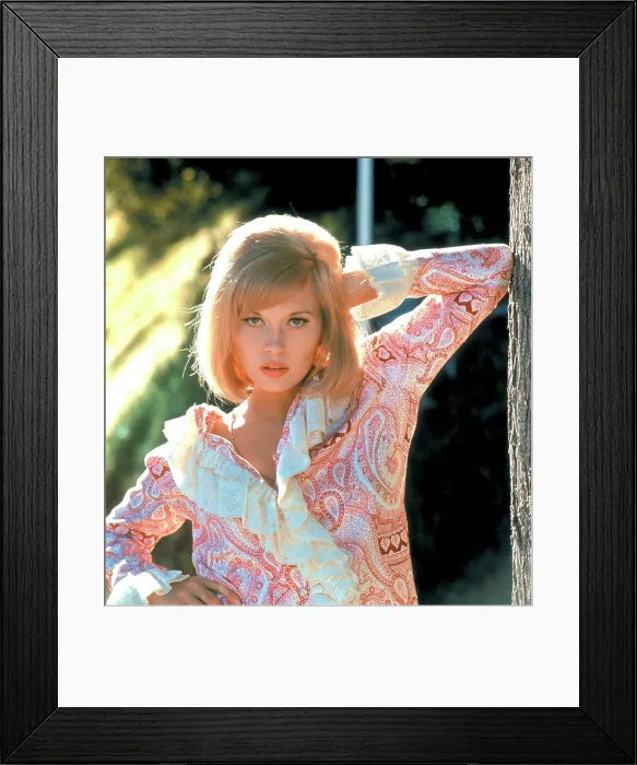 Framed Print : BONNIE AND CLYDE, Faye Dunaway, 1967 Framed Print : BONNIE AND CLYDE, Faye Dunaway, 1967
