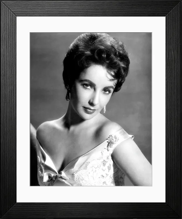 Framed Print : GIANT, Elizabeth Taylor, 1956 Framed Print : GIANT, Elizabeth Taylor, 1956