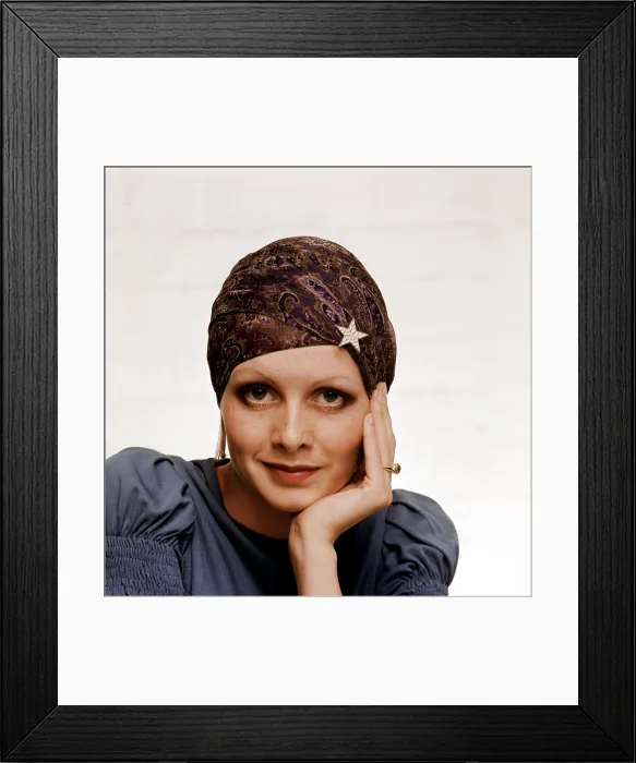 Framed Print : THE BOY FRIEND, Twiggy, 1971
