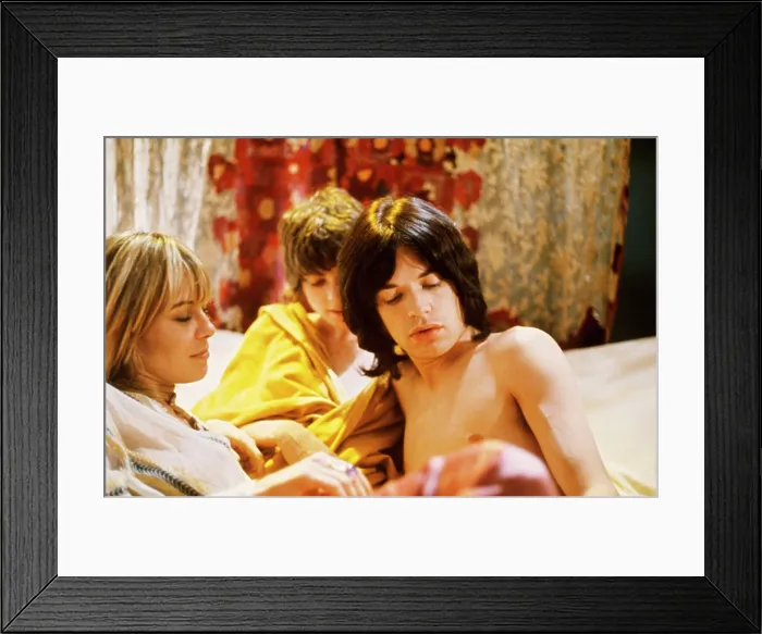 Framed Print : PERFORMANCE, Anita Pallenberg, Michele Breton, Mick Jagger, 1970