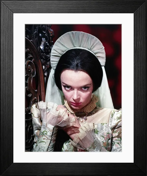 Framed Print : THE PIT AND THE PENDULUM, Barbara Steele, 1961 Framed Print : THE PIT AND THE PENDULUM, Barbara Steele, 1961