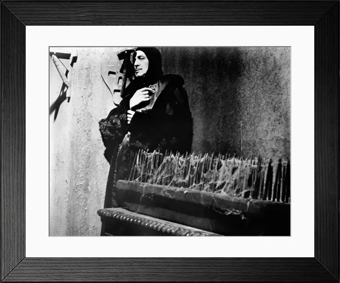 Framed Print : THE PIT AND THE PENDULUM, Vincent Price, 1961