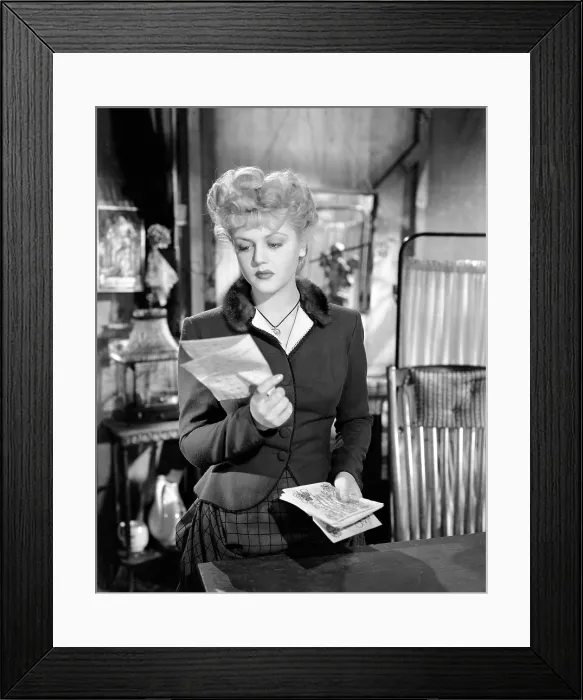 Framed Print : THE PICTURE OF DORIAN GRAY, Angela Lansbury, 1945 Framed Print : THE PICTURE OF DORIAN GRAY, Angela Lansbury, 1945