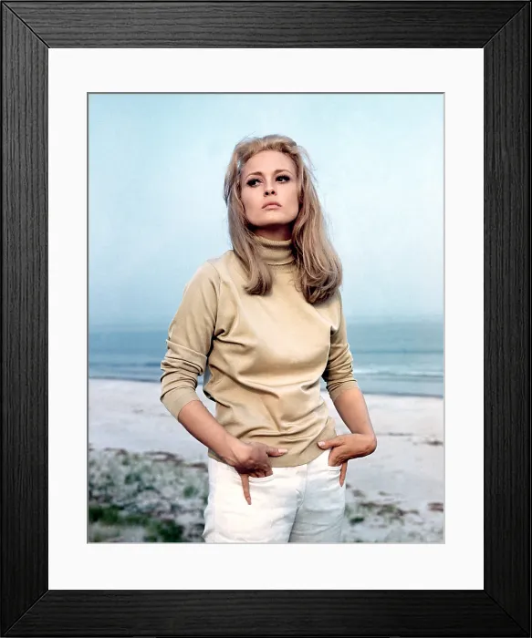 Framed Print : THE THOMAS CROWN AFFAIR, Faye Dunaway, 1968