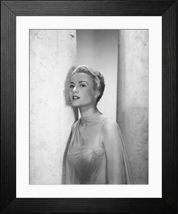 Framed Print : TO CATCH A THIEF, Grace Kelly, portrait by Virgil Apger, 1955 Framed Print : TO CATCH A THIEF, Grace Kelly, portrait by Virgil Apger, 1955