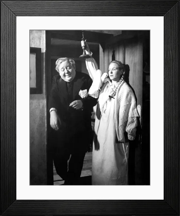 Framed Print : HOBSON'S CHOICE, Charles Laughton, Brenda De Banzie, 1954