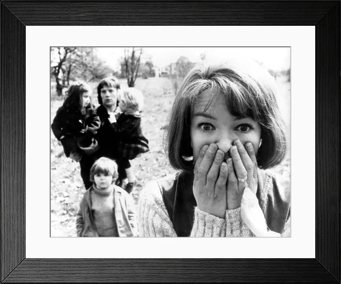 Framed Print : SUNDAY BLOODY SUNDAY, Glenda Jackson (front), 1971 Framed Print : SUNDAY BLOODY SUNDAY, Glenda Jackson (front), 1971
