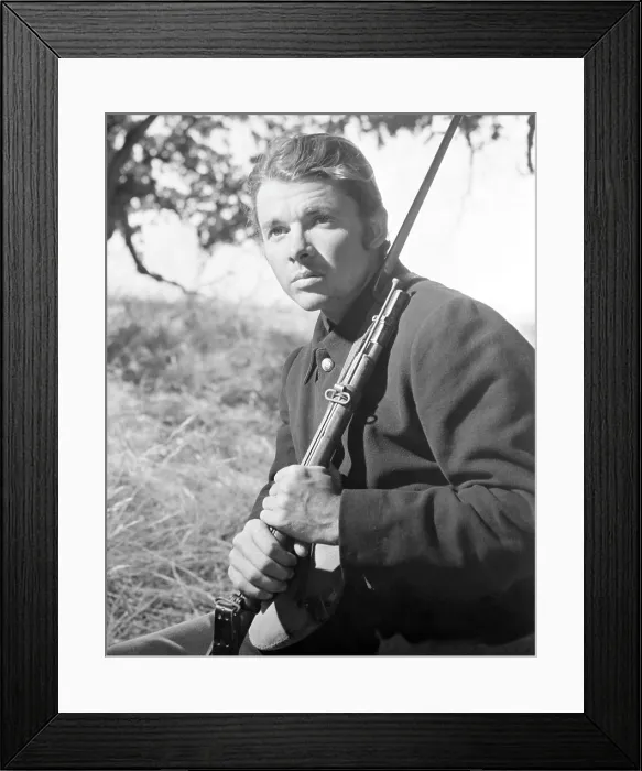 Framed Print : THE RED BADGE OF COURAGE, Audie Murphy, 1951 Framed Print : THE RED BADGE OF COURAGE, Audie Murphy, 1951