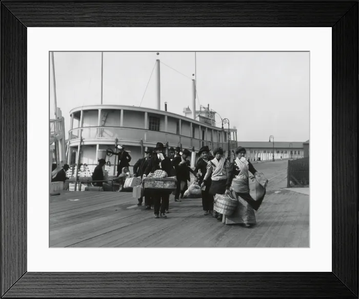 Framed Print : Italian immigrants landing at Ellis Island, c. 1892-1910 Framed Print : Italian immigrants landing at Ellis Island, c. 1892-1910