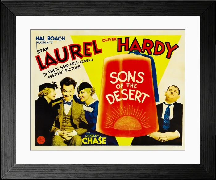 Framed Print : SONS OF THE DESERT, from left: Mae Busch, Stan Laurel, Dorothy Christy, Oliver Hardy, 1933