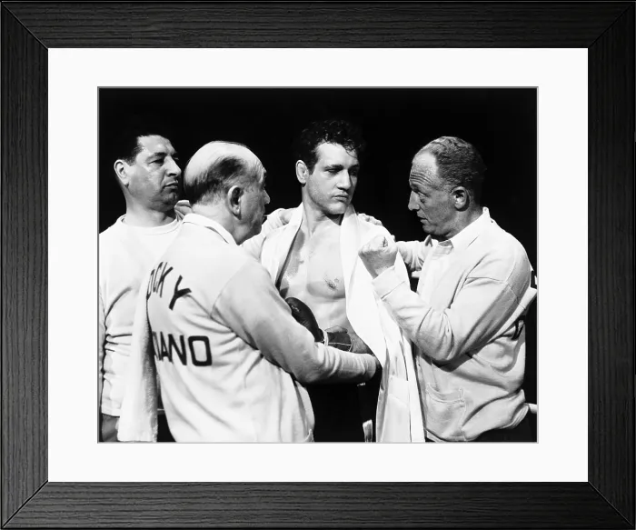 Framed Print : SOMEBODY UP THERE LIKES ME, Sammy White (second left), Paul Newman, Everett Sloane, 1956 Framed Print : SOMEBODY UP THERE LIKES ME, Sammy White (second left), Paul Newman, Everett Sloane, 1956