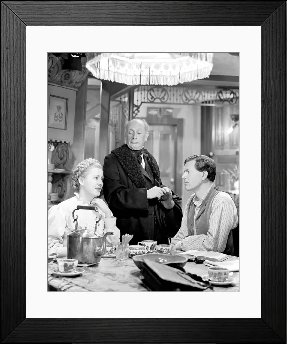Framed Print : I REMEMBER MAMA, Irene Dunne, Cedric Hardwicke, Philip Dorn, 1948 Framed Print : I REMEMBER MAMA, Irene Dunne, Cedric Hardwicke, Philip Dorn, 1948