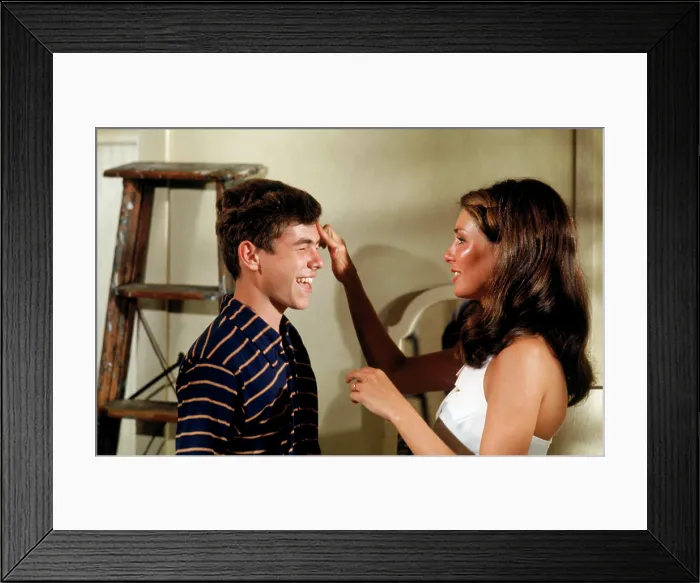 Framed Print : SUMMER OF 42, from left: Gary Grimes, Jennifer O'Neill, 1971