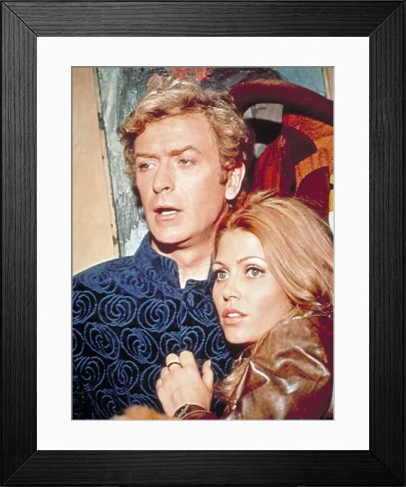 Framed Print : THE ITALIAN JOB, Michael Caine, Maggie Blye, 1969