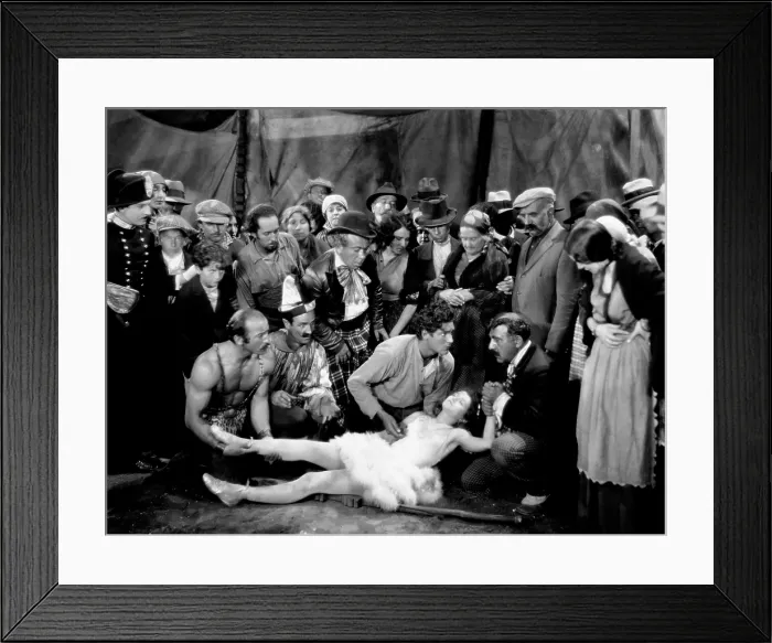 Framed Print : STREET ANGEL, Janet Gaynor (on ground), Charles Farrell (kneeling center), Henry Armetta (kneeling right), 1928