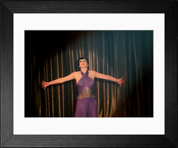 Framed Print : CABARET, Liza Minnelli, 1972 Framed Print : CABARET, Liza Minnelli, 1972