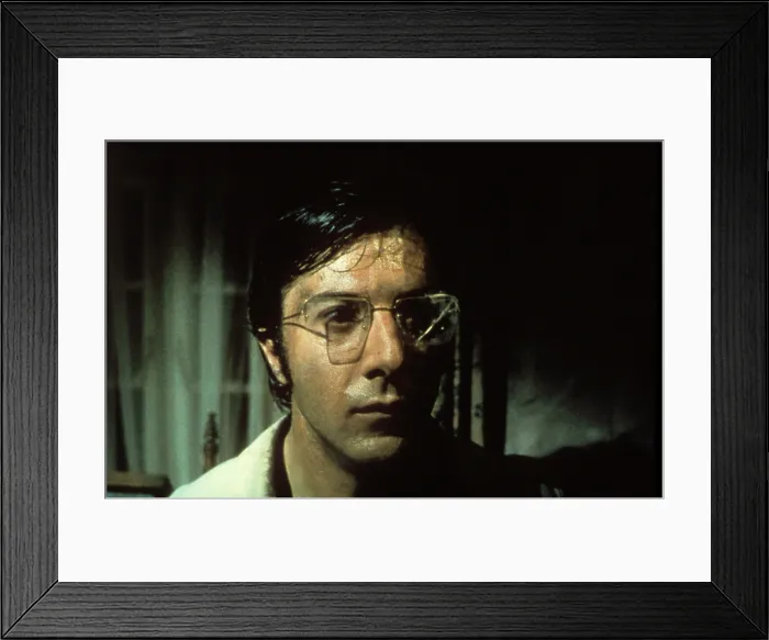 Framed Print : STRAW DOGS, Dustin Hoffman, 1971 Framed Print : STRAW DOGS, Dustin Hoffman, 1971