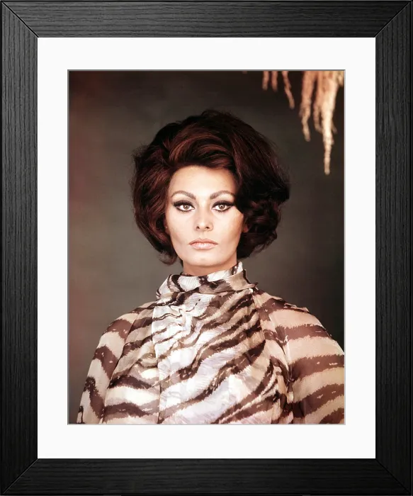 Framed Print : ARABESQUE, Sophia Loren, 1966