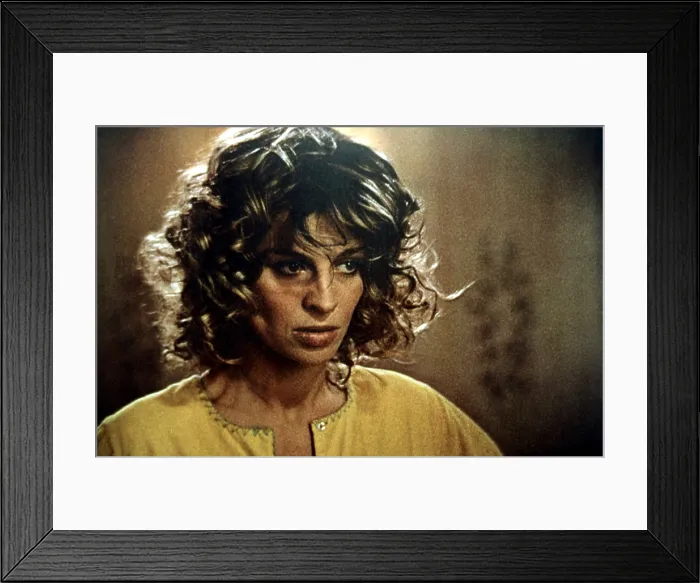 Framed Print : DON'T LOOK NOW, Julie Christie, 1973 Framed Print : DON'T LOOK NOW, Julie Christie, 1973