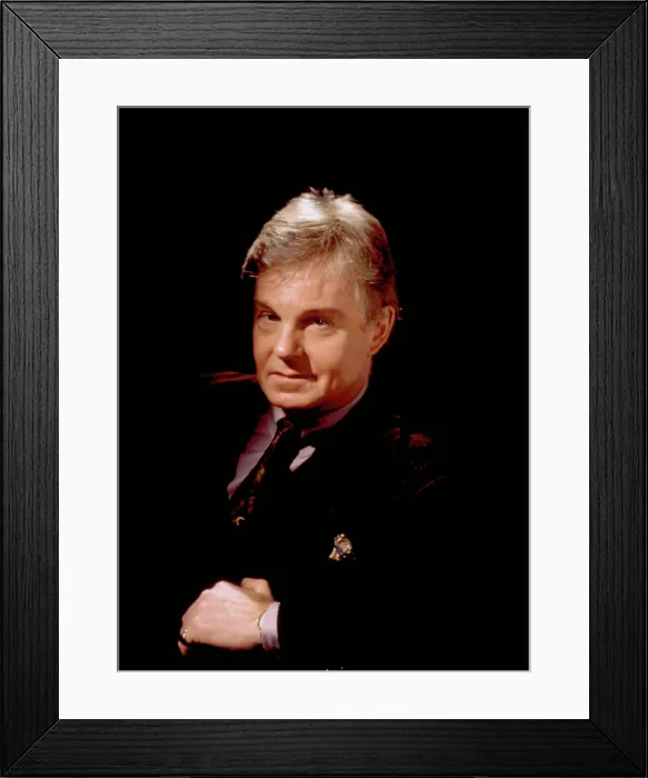 Framed Print : DEAD AGAIN, Derek Jacobi, 1991, (c)Paramount Pictures / courtesy Everett Collection