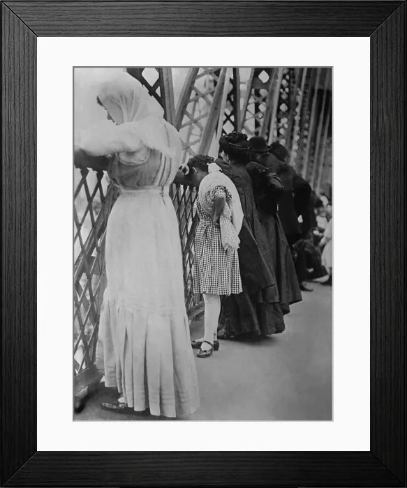 Framed Print : Jews in New York praying on the Williamsburg Bridge in 1909 on Rosh Hashanah