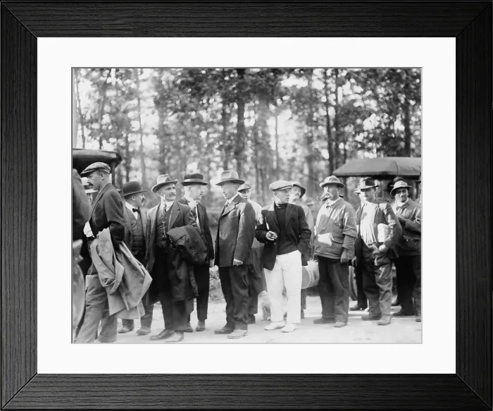 Framed Print : World War 1 German and Austrian resident aliens in detention, under transfer from Fort McPherson to Fort Oglethorpe, c. 1918