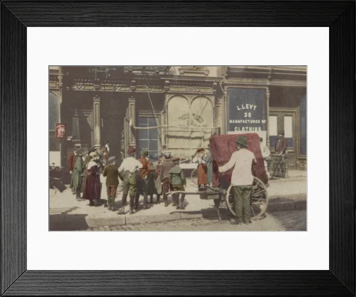 Framed Print : An organ grinder in the Italian quarter of New York City, 1902. Many New York Italian immigrants became street performers to support their families (BSLOC_2018_1_76) Framed Print : An organ grinder in the Italian quarter of New York City, 1902. Many New York Italian immigrants became street performers to support their families (BSLOC_2018_1_76)