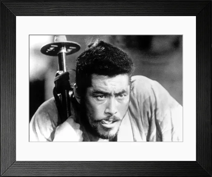 Framed Print : THE SEVEN SAMURAI, (aka SHICHININ NO SAMURAI) Toshiro Mifune, 1954